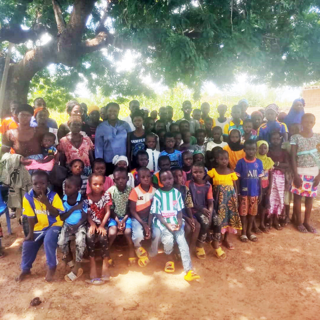 Scolarizzazione dei bambini della comunità agricola di Komki